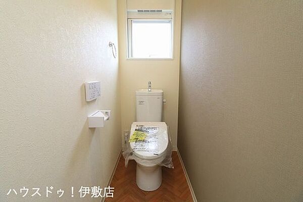 【2Fトイレ】2カ所に省エネ仕様のトイレ！2階から階段を降りなくてもいいので、お部屋からの移動が短縮できます。