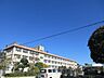 周辺：吉野東小学校【鹿児島市立吉野東小学校】は、吉野町に位置する1981年創立の小学校です。令和3年度の生徒数は1161人で、48クラスあります。校訓は「かしこく　なかよく　たくましく」です。 1200m