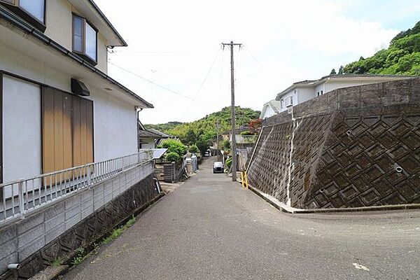 【前面道路】東側前面道路