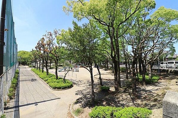 伊敷団地中央公園伊敷団地中央公園 750m
