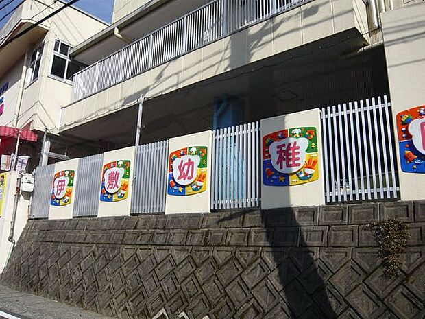 伊敷幼稚園教育目標1.元気で明るく、仲よく遊ぶ子2.自分で考え自分でできる子3.失敗をおそれず最後までがんばる子 200m