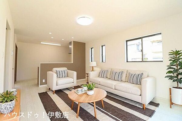 【リビング】コンパクトで程よい広さの戸建※イメージにつき、家具、家電は価格に含まれません。