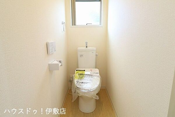 【2Fトイレ】2階から階段を降りなくてもいいので、お部屋からの移動が短縮できます。