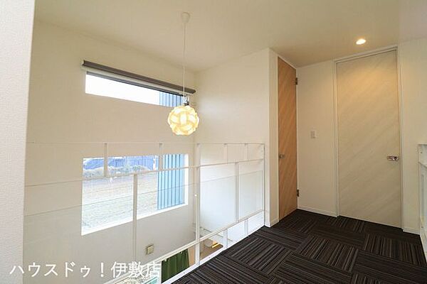 【2F廊下】広々とした廊下です！吹抜部分もあり、開放感があります！