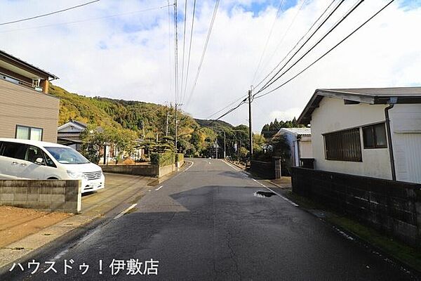 【前面道路】南側前面道路、東方面