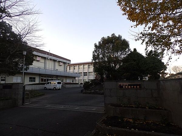 吉田南中学校【鹿児島市立吉田南中学校】は、本名町に位置する1947年創立の中学校です。令和3年度の生徒数は215人で、9クラスあります。校訓は「礼節・立志・努力」です。 1600m