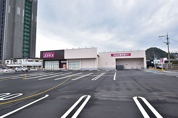 ドラッグストアコスモス下竜尾町店【コスモス下竜尾町店】鹿児島市下竜尾町にあるドラッグストアです。駐車場あり 550m