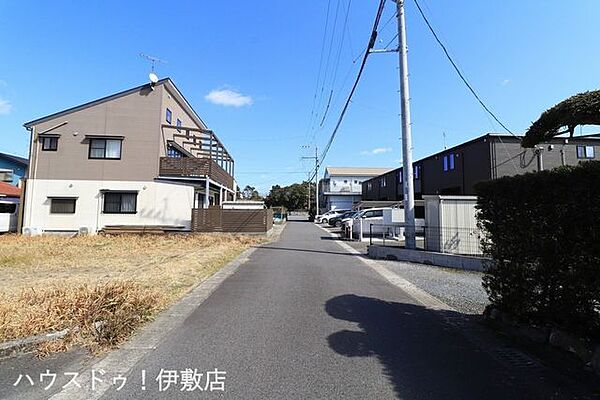 【前面道路】南側前面道路行き止まり道路の為、交通量少な目です！