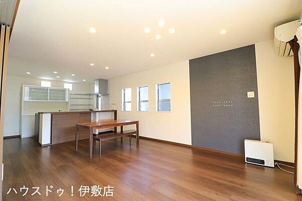 【リビング】リビングにはガスの元栓付きで、ガス暖房など使用可能です！