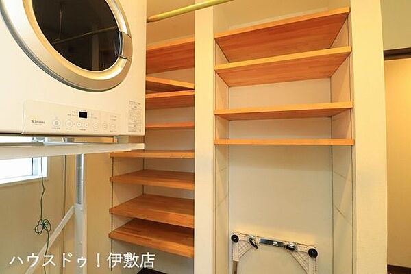【洗面所収納】可動棚付きでお好みの高さで収納可能です！