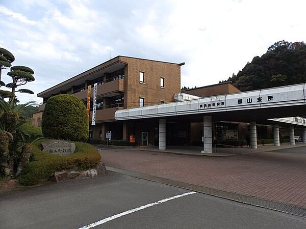 郡山支所[郡山支所]郡山支所は、地域の拠点として、また、地域社会のふれあいの場としての機能を発揮するために、市民サービスの向上に努めています。 950m