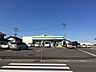 周辺：ファミリーマートむつみ明和3丁目店【ファミリーマート 明和3丁目店】飲食品、日用品を取扱うコンビニエンスストアー 690m