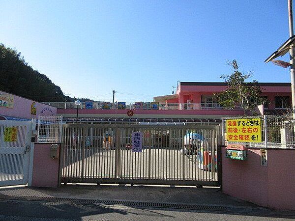 つつじが丘保育園[つつじが丘保育園]保育方針 (1)健康でみんなとなかよくできるこども(2)自分の力を発揮しともだちを大切にする子供(3)自主的で意欲的に遊び素直な心を持つこども 290m