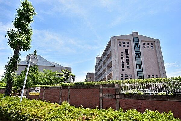 鹿児島修学館中学校・高等学校【鹿児島修学館中学校・高等学校】鹿児島市永吉2丁目にある私立の中高一貫校です。教育目標　「みんなが学ぶことの楽しさを知り、学び続ける力を身につける」校訓　「 660m
