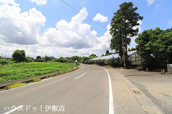 【前面道路】北東側前面道路、歩道付きで安心です！