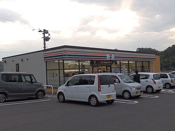 セブンイレブン鹿児島東俣店[セブンイレブン鹿児島東俣店]コンビニエンス ストアのチェーン。軽食や飲み物をはじめ、売店で扱うさまざまな商品を用意。 700m
