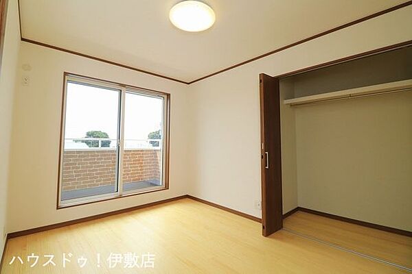 【2F洋室6帖】南側に掃き出し窓があり、風通しが良く、光も入りやすい洋室です！