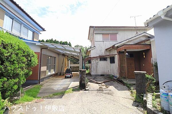 【外観写真】右側の敷地が該当物件です