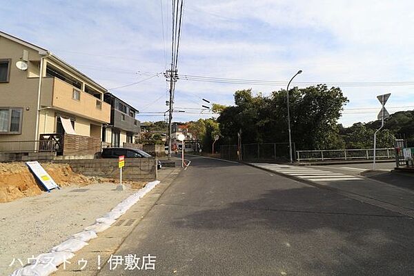 【前面道路】南側前面道路、東方面