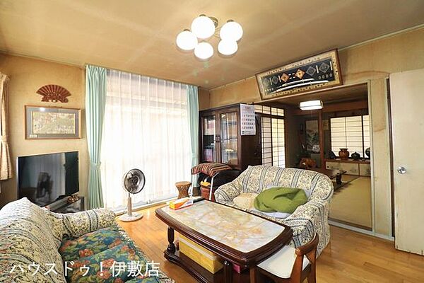 【1F洋室】南側に掃き出し窓があり、自然光が入りやすい洋室です！