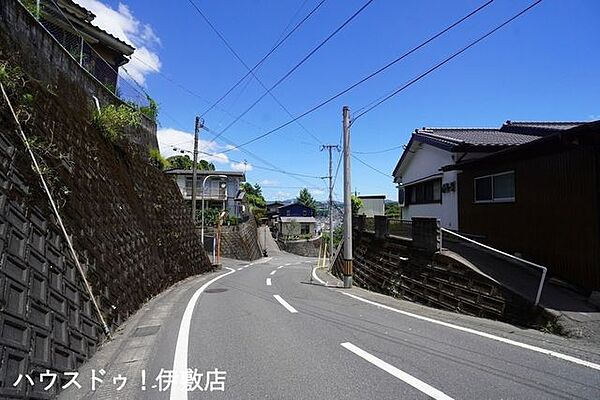 【前面道路】西側前面道路、北方面道路幅員約6.4ｍと広々とした前面道路です！