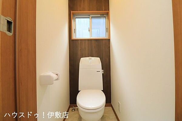 【2Fトイレ】2階から階段を降りなくてもいいので、お部屋からの移動が短縮できます。