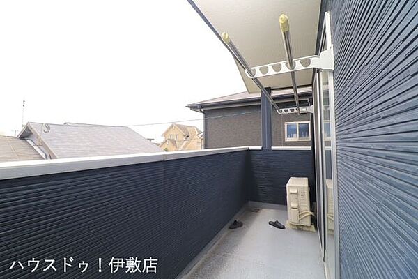 【バルコニー】南側にバルコニーがついており、洗濯物が乾きやすいです