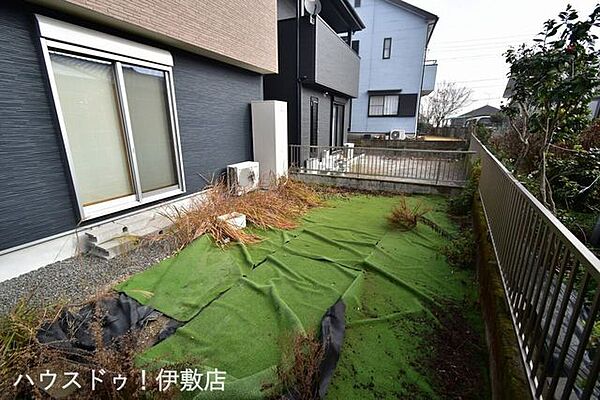 【庭】敷地南側に庭付き！家庭菜園など楽しめそうです