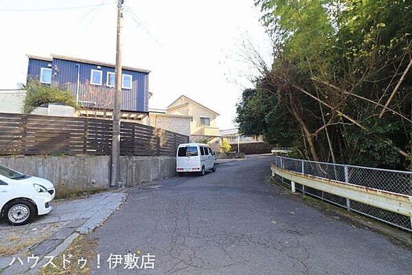【前面道路】南側前面道路、行き止まり道路で交通量少な目です！