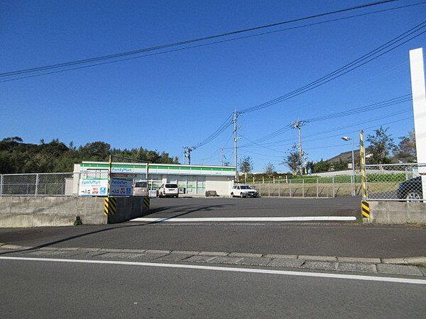 ファミリーマート伊集院妙円寺店[ファミリーマート伊集院妙円寺店]飲食品、日用品を取扱うコンビニエンスストアー 2150m
