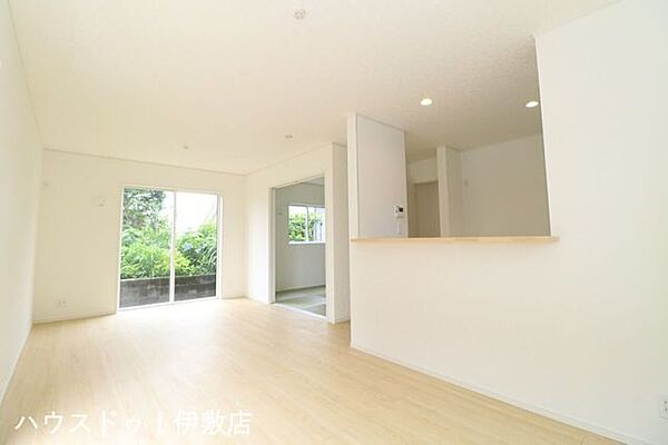 【リビング】【みらいエコ住宅補助金対象】子育て世帯や若者夫婦を応援！ZEH水準の省エネ＆高断熱な住まいで、今なら35万円／戸の補助金が対象です。詳細はお気軽に！
