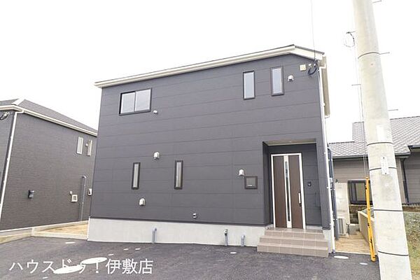 【外観写真】・駐車場並列普通車2台、軽2台可能・テレワークルーム付令和8年6月6日撮影