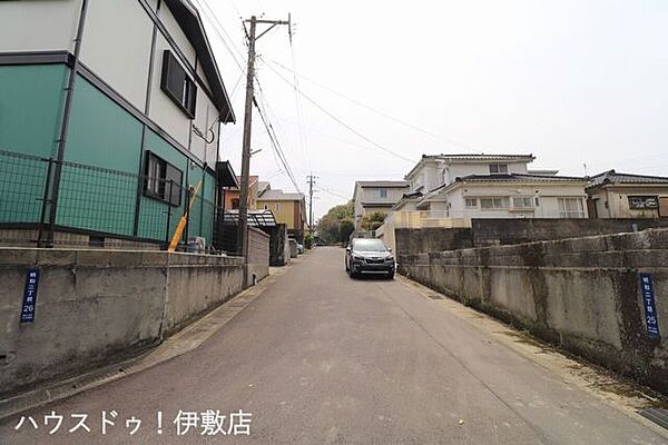 【前面道路】東南側前面道路、南方面クルドサック（袋小路状の道路）のため、通り抜け車両がなく静かな住環境です