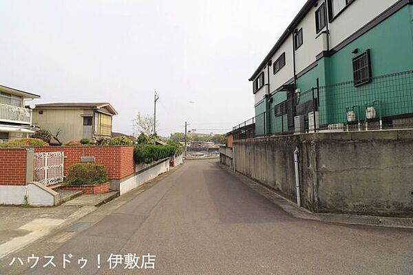 【前面道路】東南側前面道路、南方面クルドサック（袋小路状の道路）のため、通り抜け車両がなく静かな住環境です