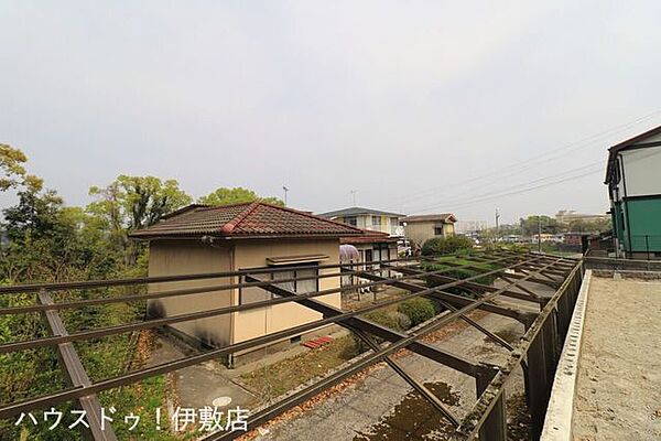 【外観写真】隣地には木々があり、自然も感じられる豊かな土地です