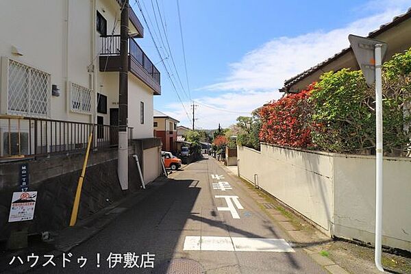 【前面道路】南側前面道路、西方面交通量少なめな道路です！