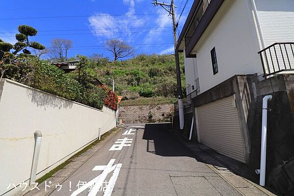 【前面道路】南側前面道路、東方面交通量少なめな道路です！