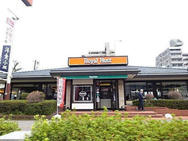 ロイヤルホスト城山店【ロイヤルホスト城山店】鹿児島市城山町にあるレストランです。営業時間　8：00～23：00駐車場あり（45台） 180m