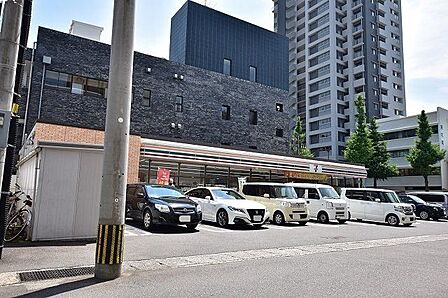 セブンイレブン照国神社前店【セブンイレブン照国神社前店】鹿児島市照国町にあるコンビニです。設備・サービス 駐車場あり、ATM、マルチコピー機、お会計セルフレジ、セブンミール等 310m