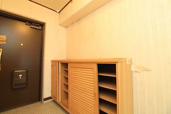 【玄関】シューズボックス付。