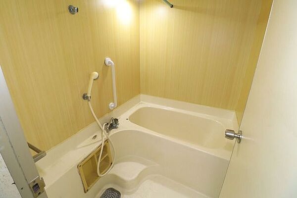 【浴室】弊社にて無料でリフォーム見積もり致します。ワンストップサービスで物件の購入からリフォーム工事まで弊社にお任せ下さい