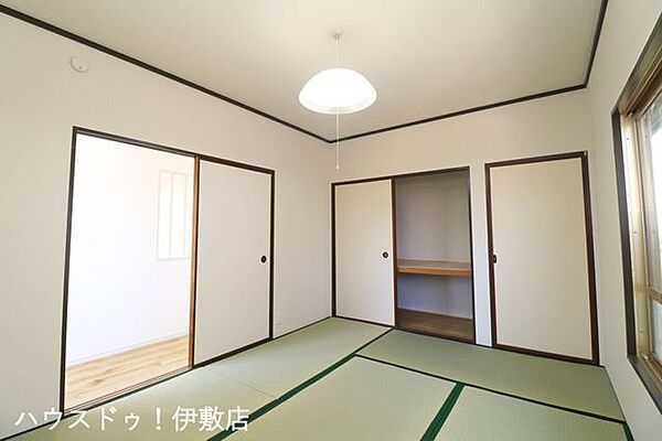 【2F和室6帖】お布団や季節の家電もスッキリ収まる大容量の押入れ付き。お部屋を広く綺麗に保つことができ、心豊かなプライベート空間に。