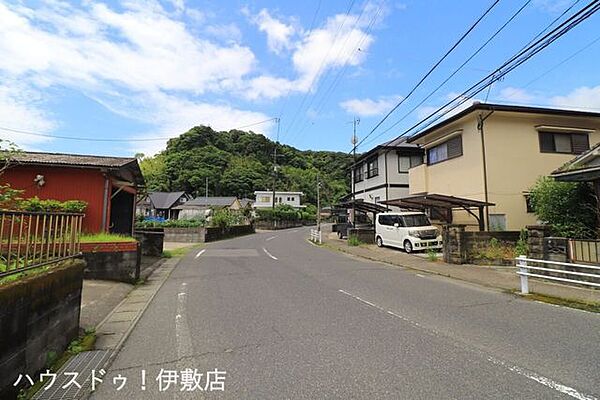 【前面道路】東側前面道路、南方面歩道付きの前面道路