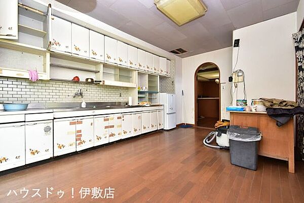 【リビング】弊社にて無料でリフォーム見積もり致します。ワンストップサービスで物件の購入からリフォーム工事まで弊社にお任せ下さい。