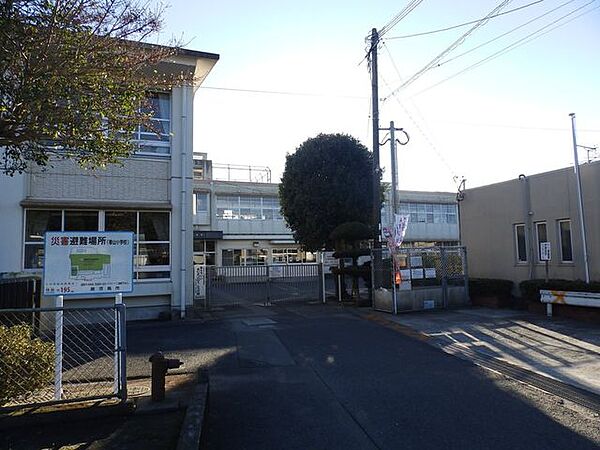 春山小学校【鹿児島市立春山小学校】は、春山町に位置する1867年創立の小学校です。令和3年度の生徒数は525人で、22クラスあります。校訓は「素直で明るい子　よく考える子　がんばる子」です…