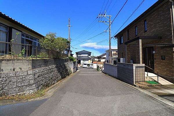 【前面道路】南側前面道路、東方面