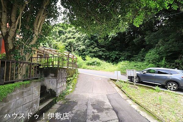 【前面道路】南側前面道路、行き止まり道路で交通量少なめです