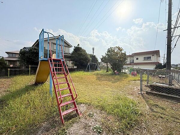 伊敷団地第一ちびっこ広場 160m