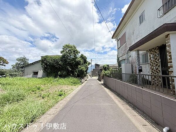 【前面道路】南側前面道路、東方面交通量少なめです