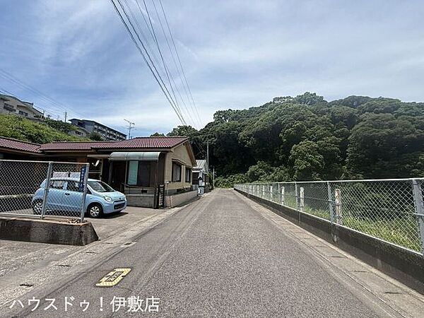 【前面道路】東側前面道路、行き止まり道路となっており、交通量少なく、小さなお子様にも安心です